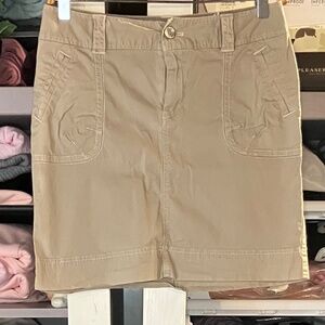 Eddie Bauer Beige Skirt With Back Flap Pockets & Snaps